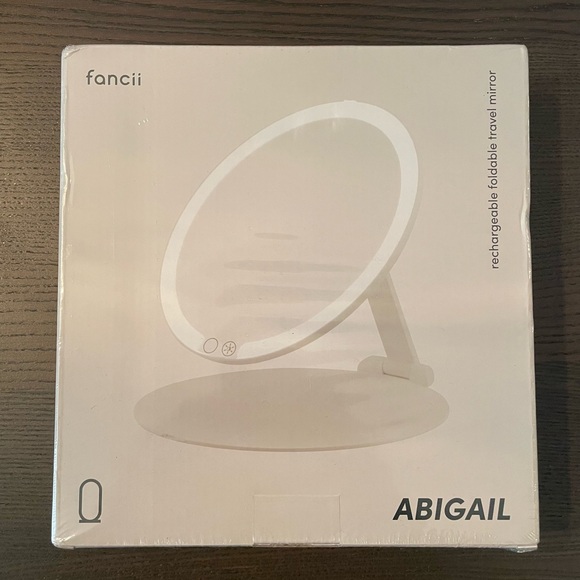 Fancii Travel Mirror - Foldable & Rechargeable - Picture 4 of 7